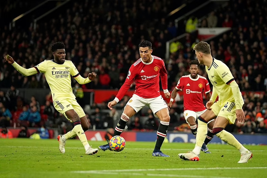 MU 3-2 Arsenal: Ronaldo tỏa sáng đúng lúc