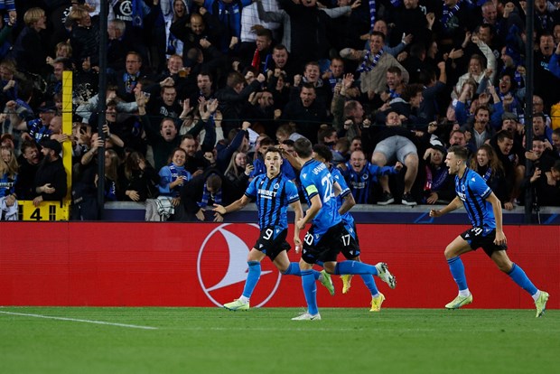 Champions League: Bayern, Napoli đặt một chân vào vòng knock-out