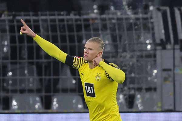 Hết sạch tiền, Barca vẫn tuyên bố sẽ hạ MU và MC trong vụ Haaland