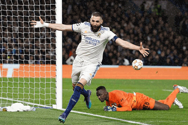 Benzema thoát khỏi cái bóng của Ronaldo