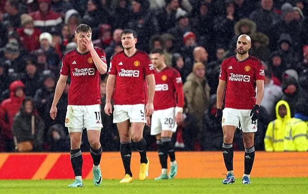 Choáng váng với thảm bại của Man United, cổ động viên phẫn uất
