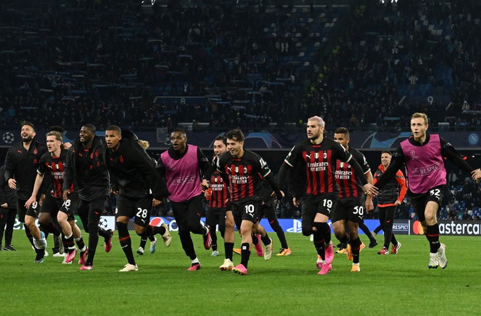 Vượt mặt Napoli, AC Milan đoạt vé bán kết Champions League