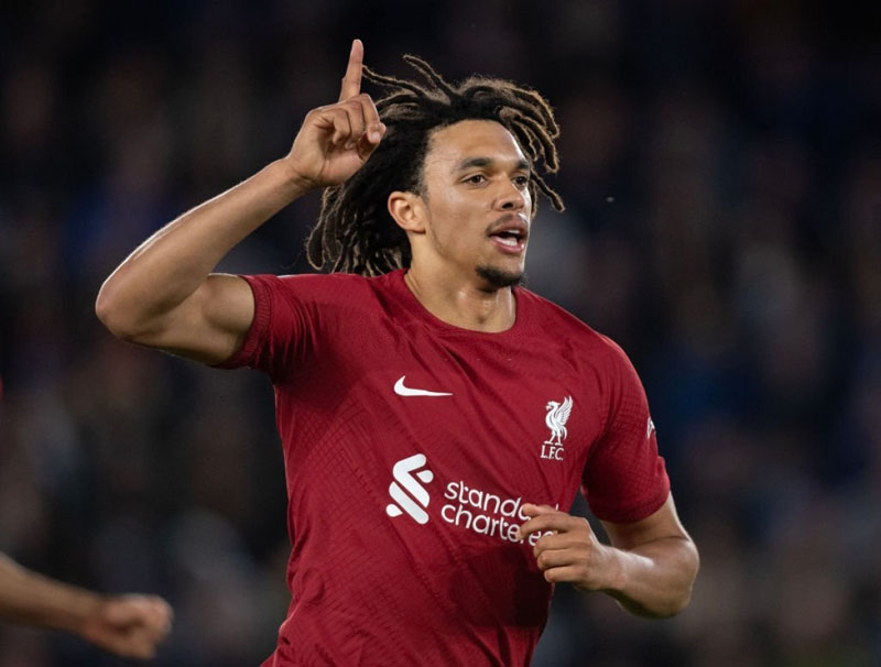 Thắng trận thứ 7 liên tiếp, Liverpool phả hơi nóng vào MU trong cuộc đua top 4