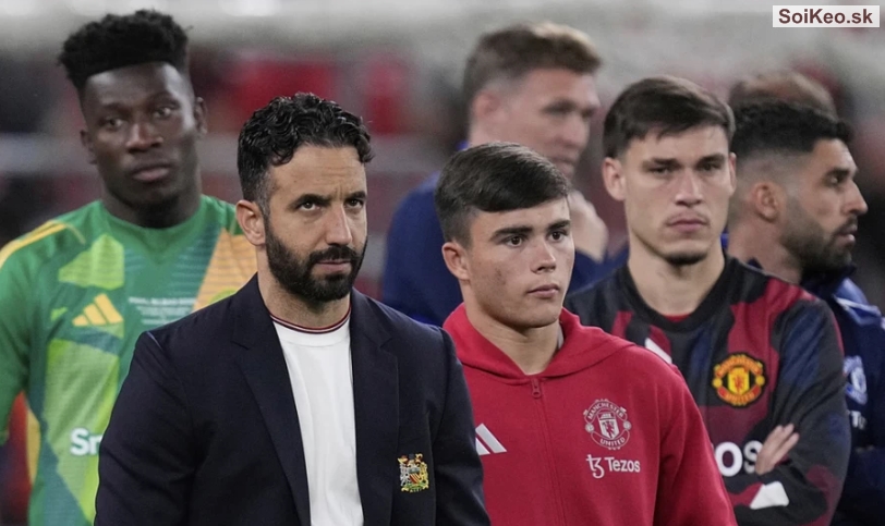 Man United bị phạt nặng vì mất vé dự Champions League