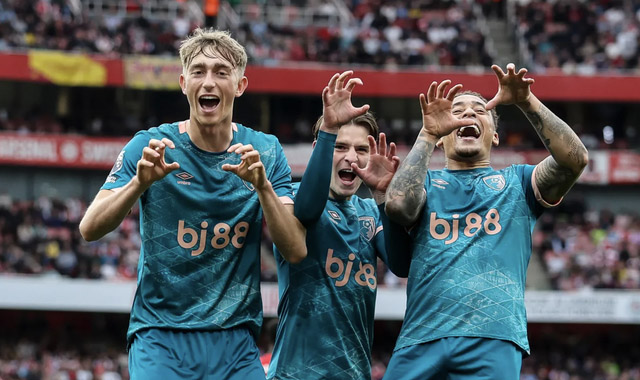 Arsenal thua sốc Bournemouth, lo mất ngôi nhì Ngoại hạng