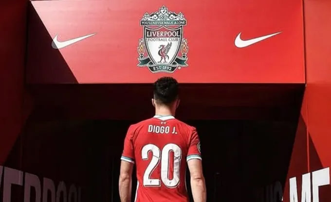 Liverpool chính thức treo áo số 20 để tưởng nhớ Diogo Jota
