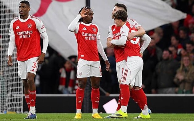 Arsenal tiến gần ngôi vương Ngoại hạng Anh sau chiến thắng nghẹt thở trước Everton