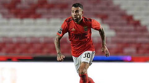 Otamendi có màn ra mắt Benfica thảm họa